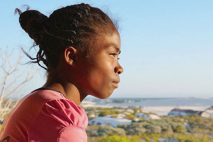 La Jeune Fille et le Ballon Ovale